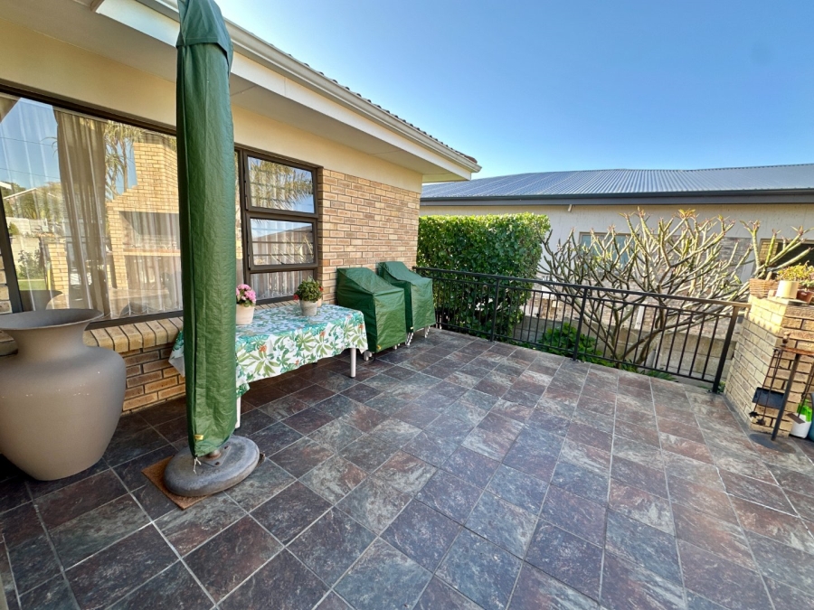 4 Bedroom Property for Sale in Fraaiuitsig Western Cape